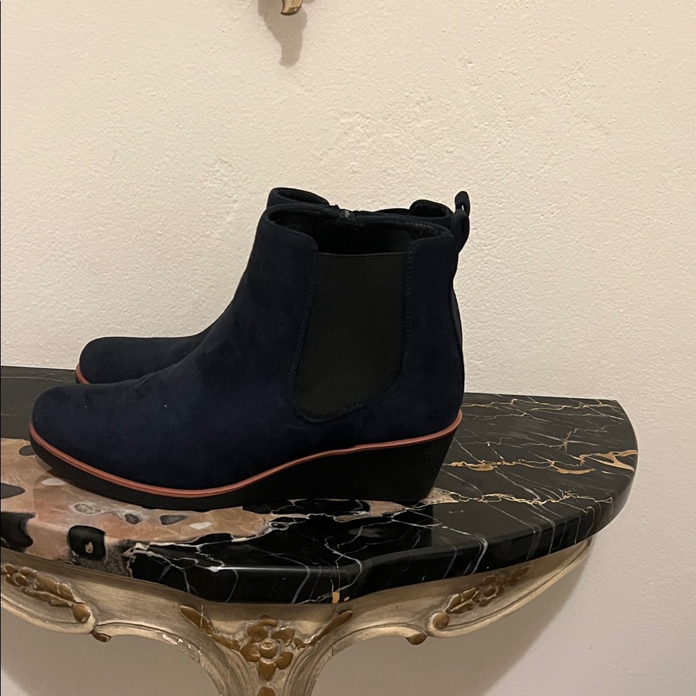 AEROSOLES Midnight Blue Ankle Booties